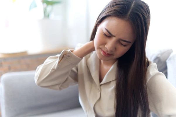A woman suffering from neck pain