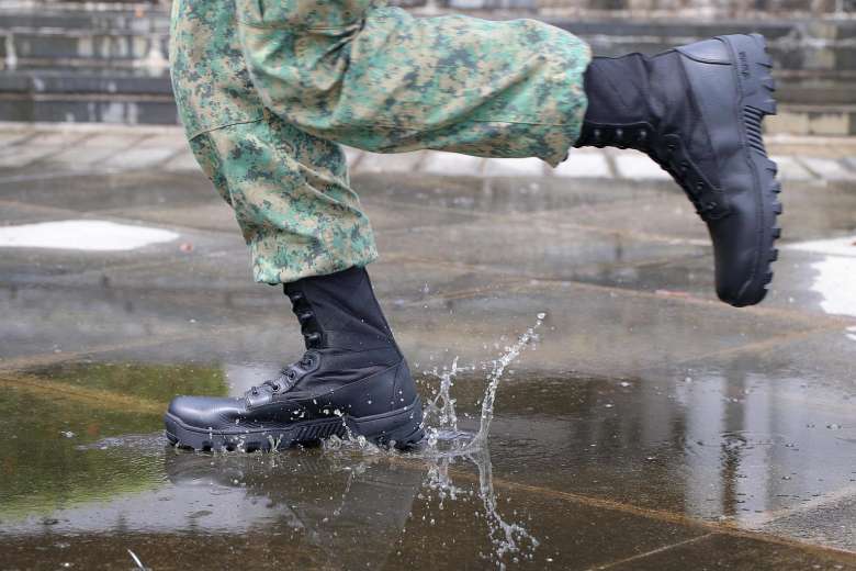 saf-soldier-running-boots