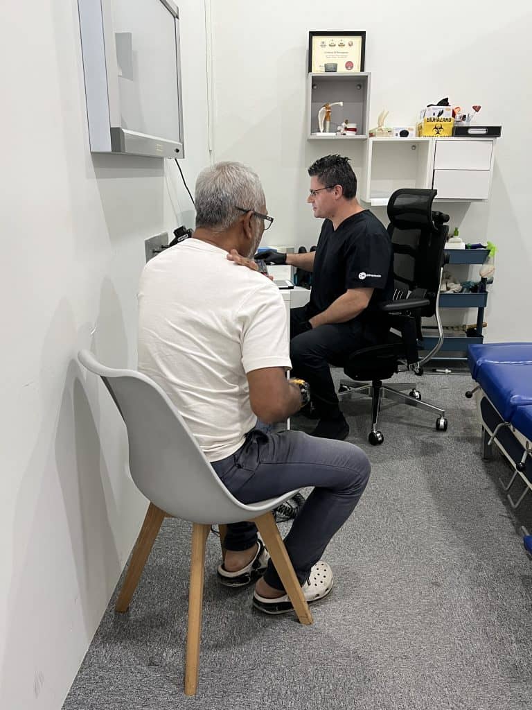 What do chiropractors do in singapore