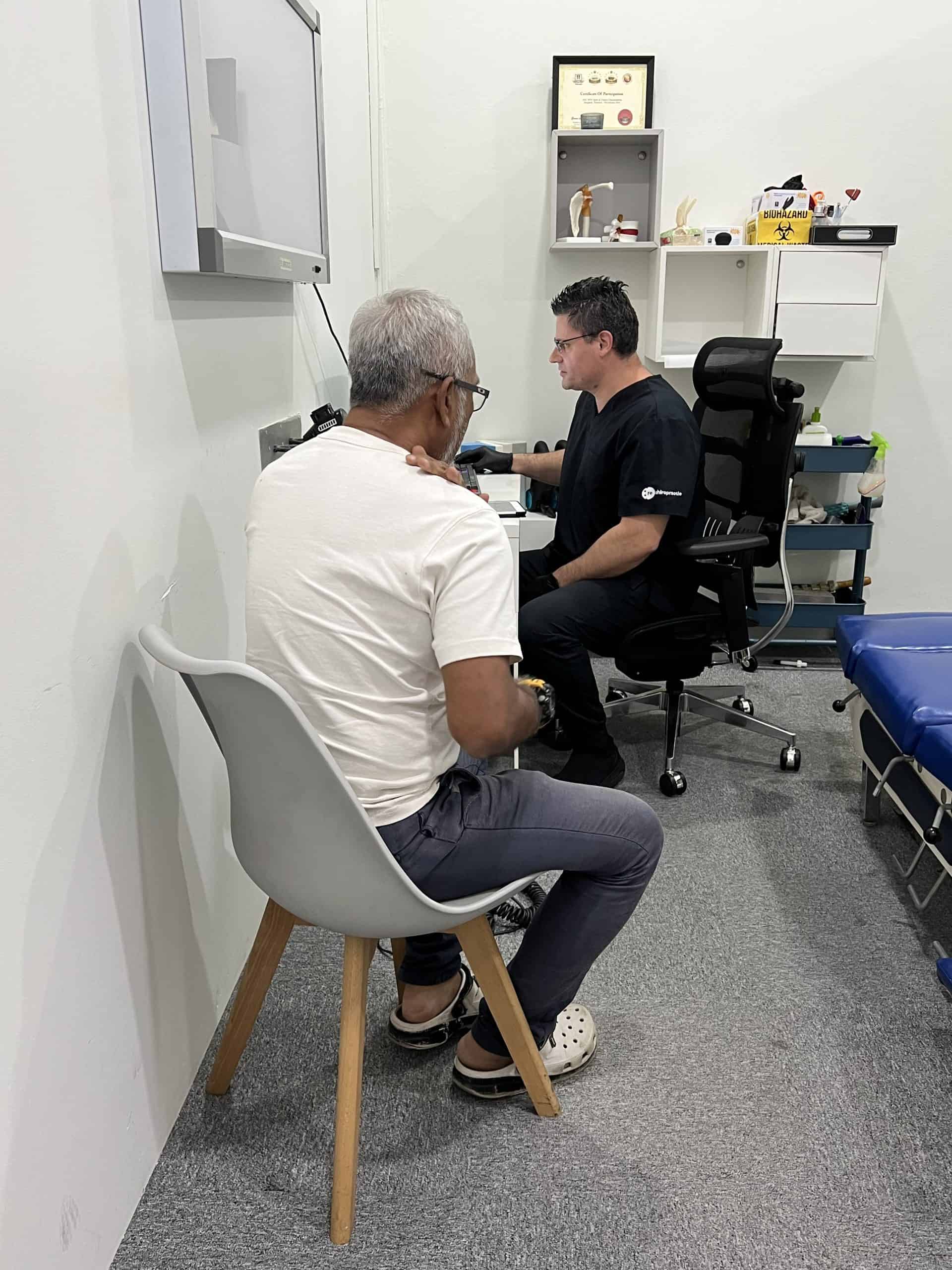Singapore Pain Solutions offering advanced knee care patient with knee pain
